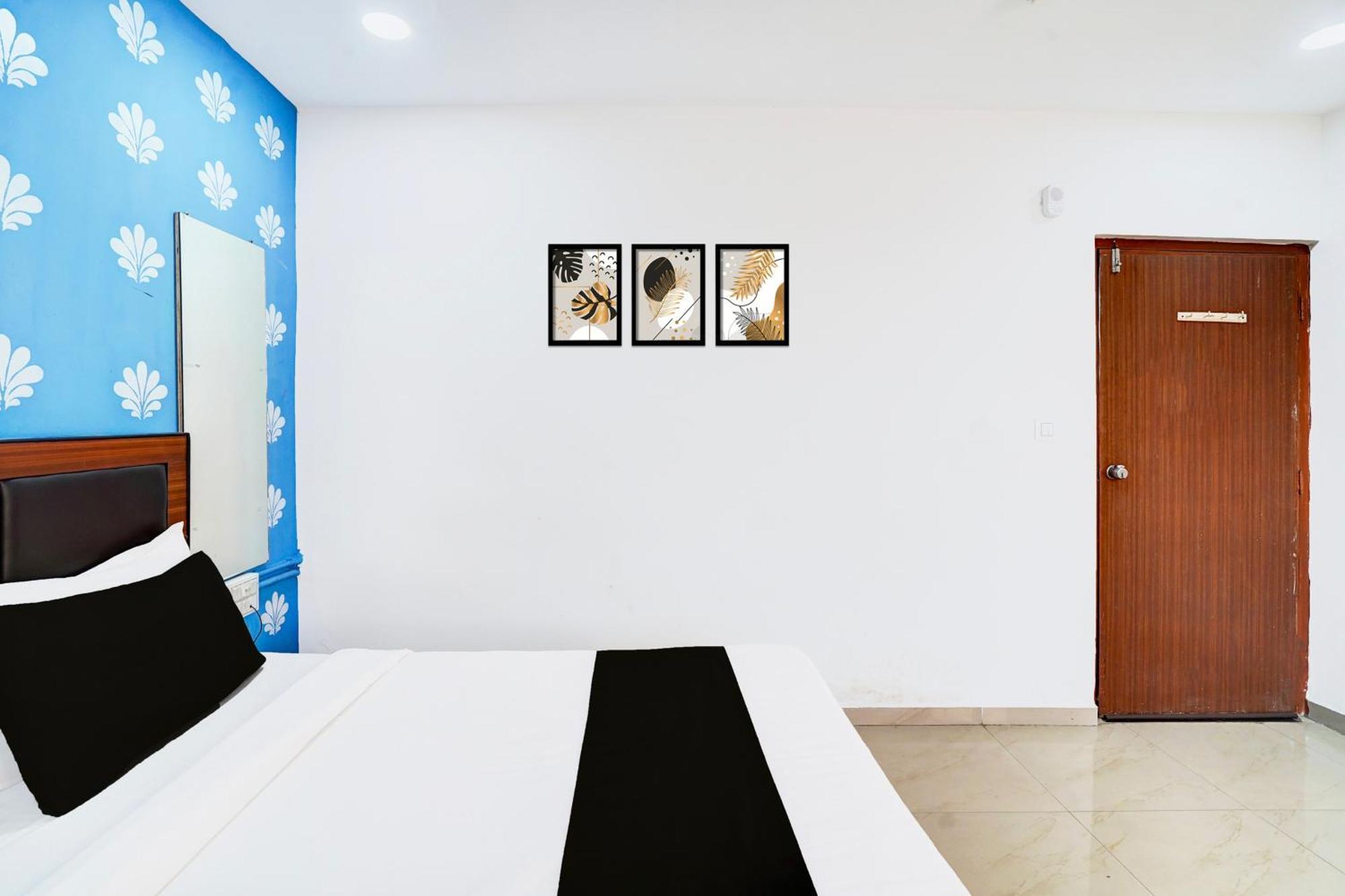 Super Hotel O Geeta Mandir Formerly Hotel Green Park Ahmedabad Buitenkant foto