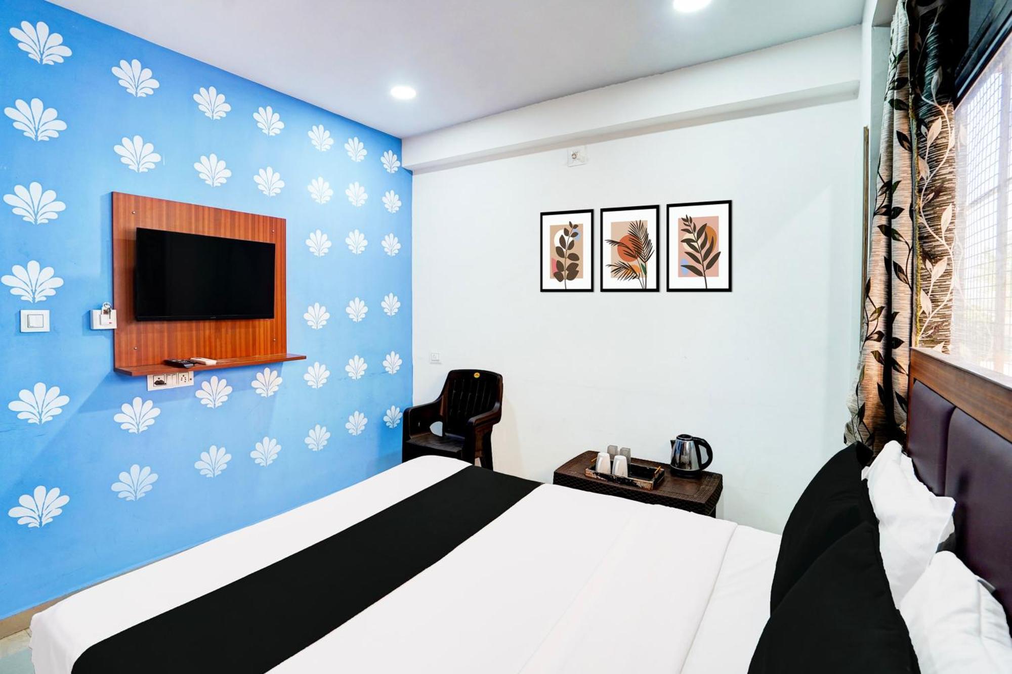 Super Hotel O Geeta Mandir Formerly Hotel Green Park Ahmedabad Buitenkant foto